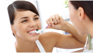 Igiene orale quotidiana: come proteggere denti e gengive