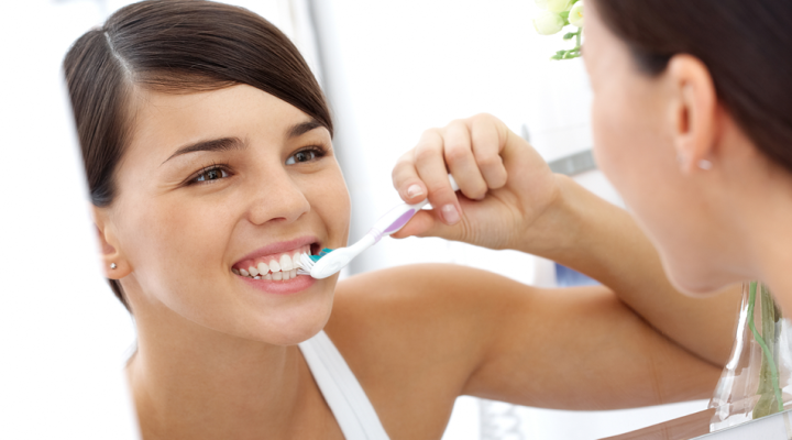 Igiene orale quotidiana: come proteggere denti e gengive